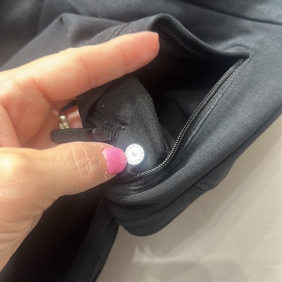 Lululemon black 69% tencel zipper pockets pants size 6 - Picture 12 of 12